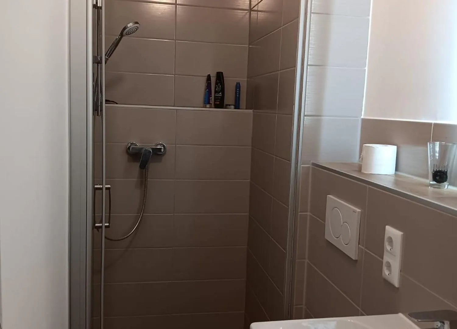 Doppelzimmer In Muenchen 0*, Munich